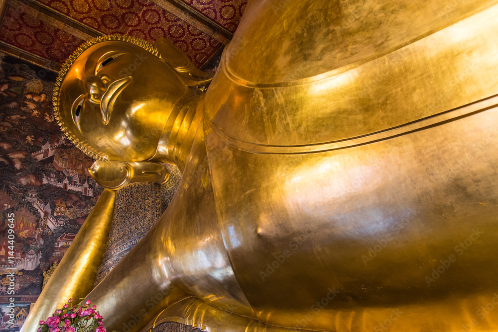 Reclining golden Buddha statue in Wat Pho, Banngkok, Thailand