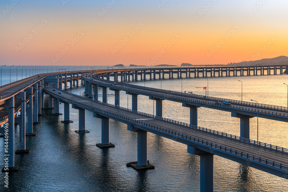 Obraz premium Dalian Cross-Sea Bridge at dusk.