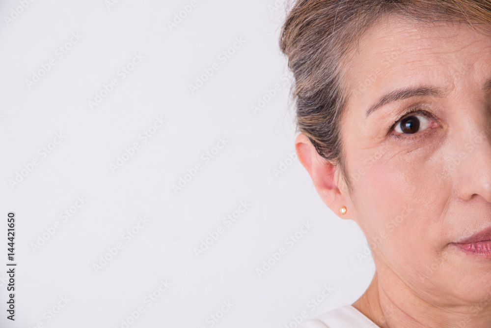 Fototapeta premium 中年女性のポートレイト