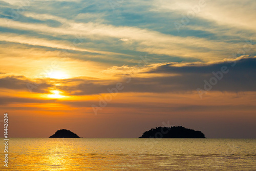 Tropical sunset on Koh Chang © sitriel