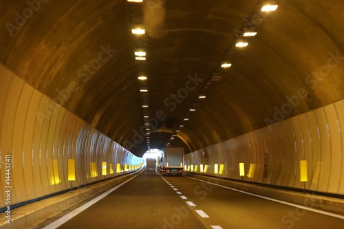 Tunnel