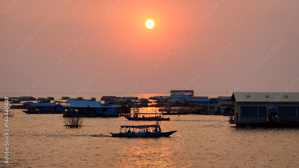 Fototapeta premium Sunset on the Tonle Sap Lake, Siem Reap, Cambodia