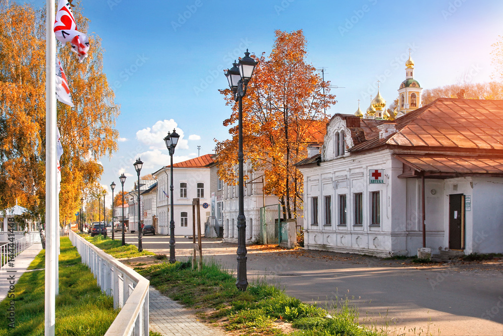 По набережной Плеса By the waterfront in Plyos