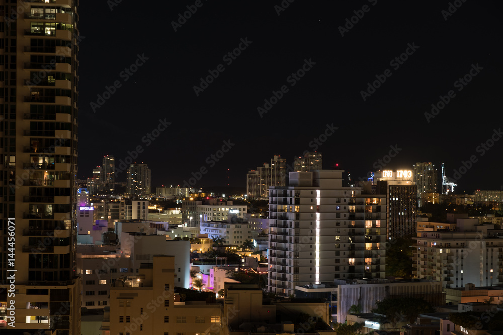 Fototapeta premium South Beach Night Skyline
