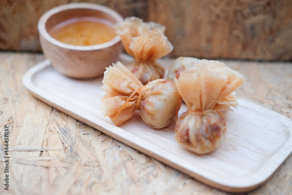 Foto de "Toong Tong" Thai Traditional Spring Rolls. Thai food do Stock