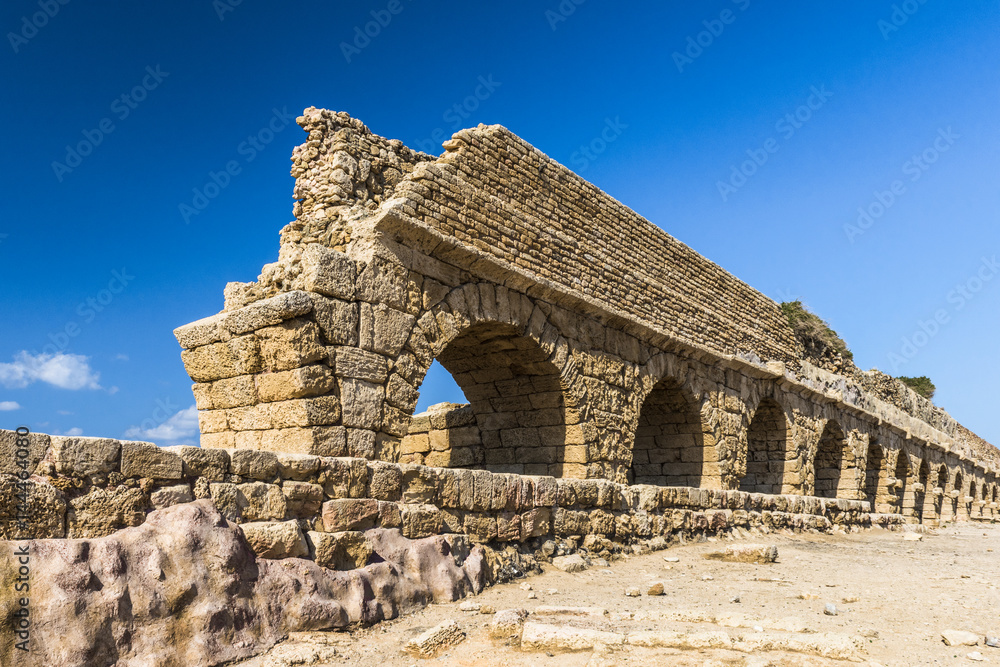 Арки древнего акведука