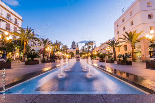Illuminated square in Cadiz with fountains at twilight © marcin jucha