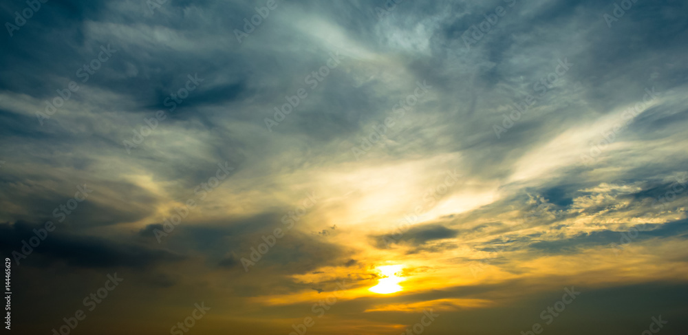 Obraz premium Nice sunset sky with clouds