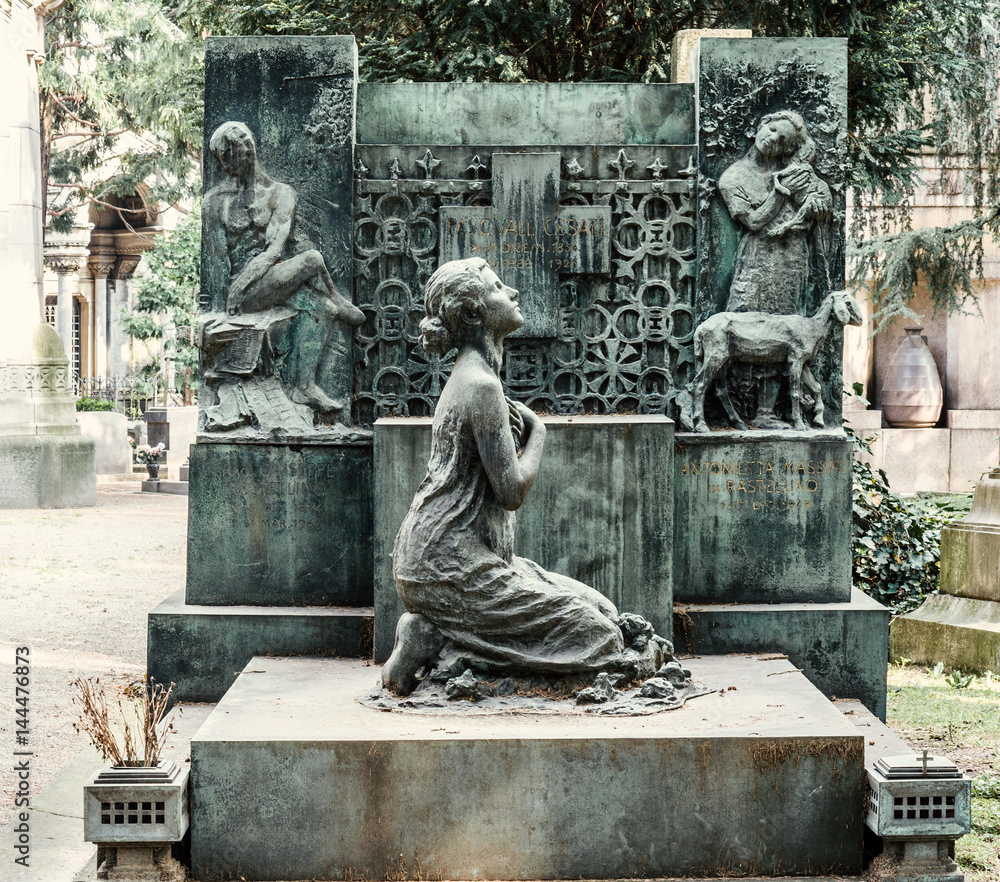 Milano, scultura artistica al cimitero Monumentale Stock Photo | Adobe Stock