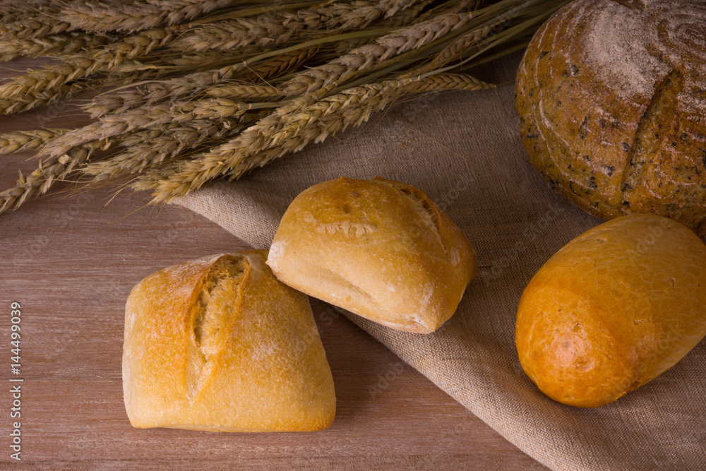 Fototapeta premium Bread and ears of grain
