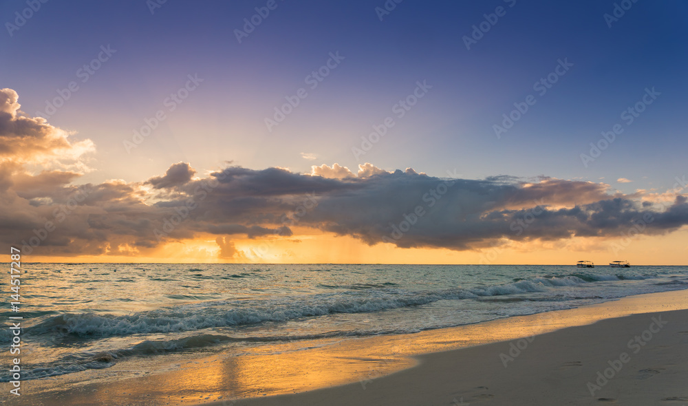 Colorful ocean beach sunrise - Tropical Beach