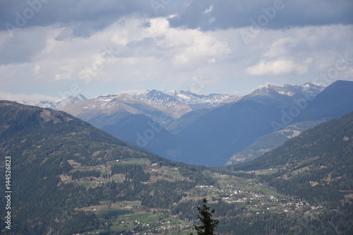 Lienz, Osttirol, Lienzer Talboden, Dölsach, Iselsberg, Dorf, Schobergruppe, Goldeckgruppe photo