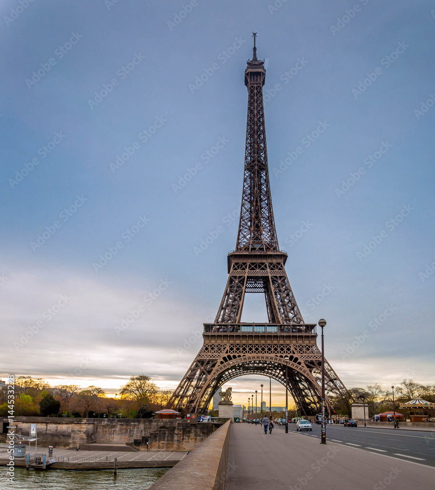 Tour Eiffel et Trocadéro à l'aube