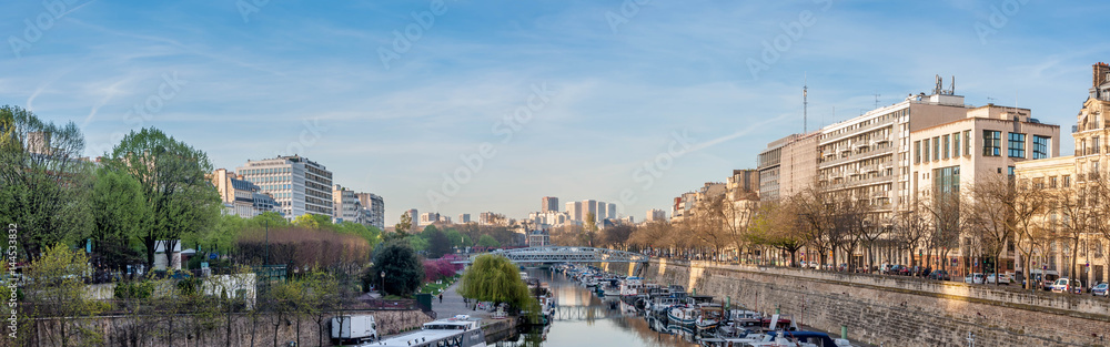 Fototapeta premium Bassin de l'Arsenal à Paris