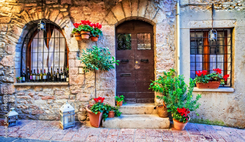 Fototapeta Naklejka Na Ścianę i Meble -  Charming old street of medieval towns of Italy, Umbria region