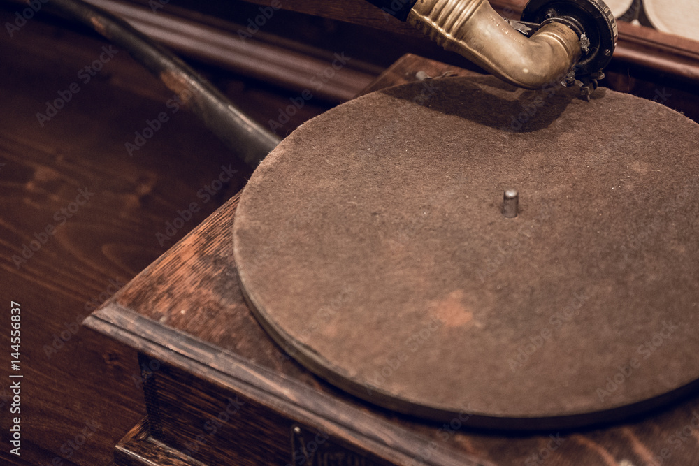 Obraz premium Vintage phonograph or talking machine