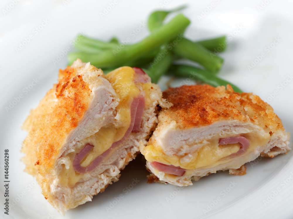 Schnitzel Cordon bleu Stock-Foto | Adobe Stock