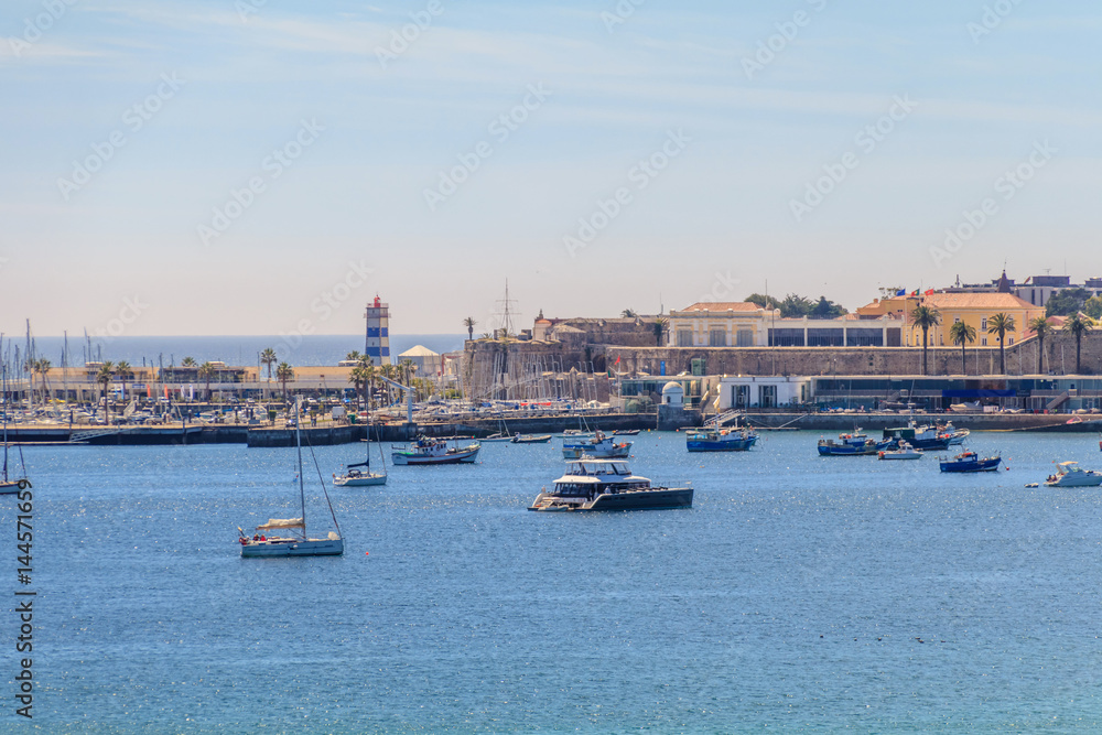 Litoral bonito de Cascais - muito popular destino turístico perto de Lisboa, Portugal Litoral bonito de Cascais - muito popular destino turístico perto de Lisboa, Portugal