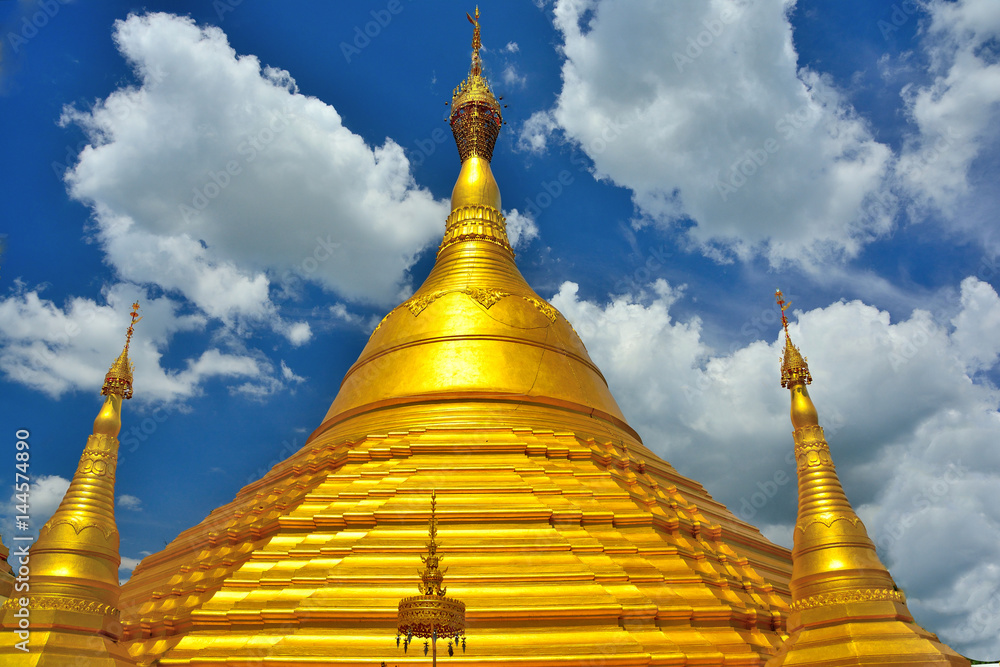 Naklejka premium Golden pagoda in Thai temple , Thailand