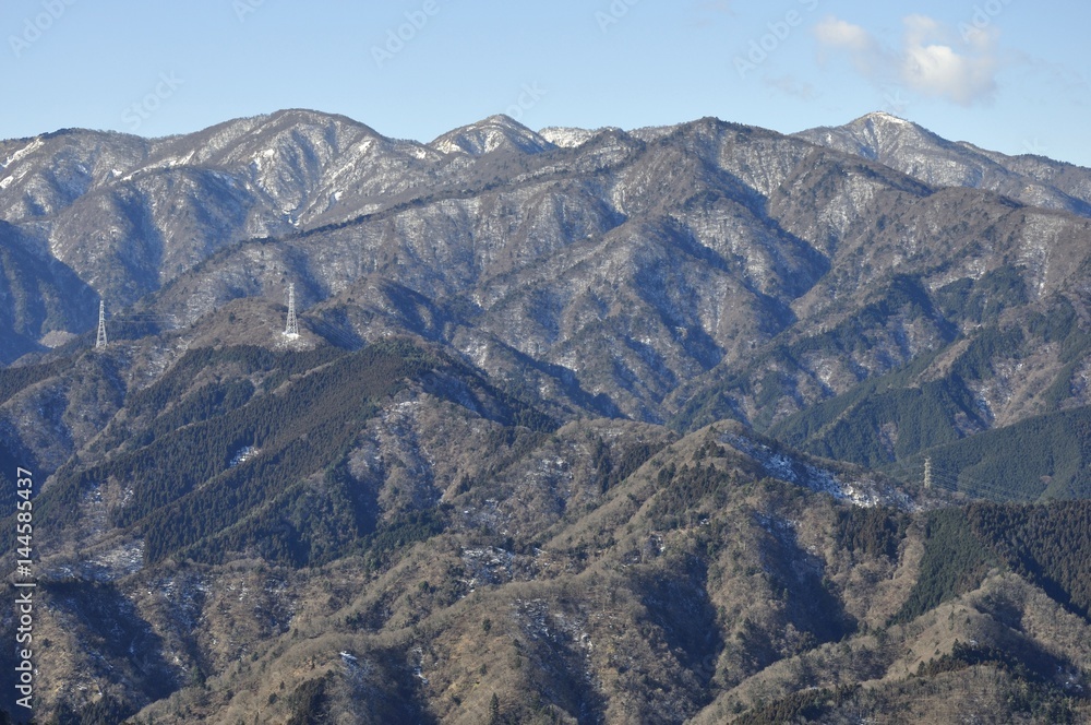 仏果山より丹沢山地の山並