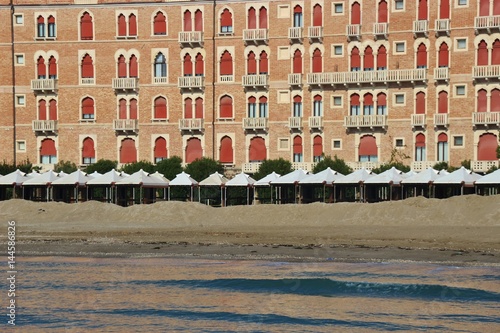 Tableau sur toile On the famous Lido beach in Venice in spring