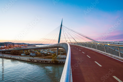 Obraz na płótnie Pescara, Italy - The Ponte del Mare bridge at the dusk, in the canal and port of Pescara city, Abruzzo region w salonie