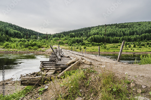 Fototapeta Naklejka Na Ścianę i Meble -  Wooden bridge over the river