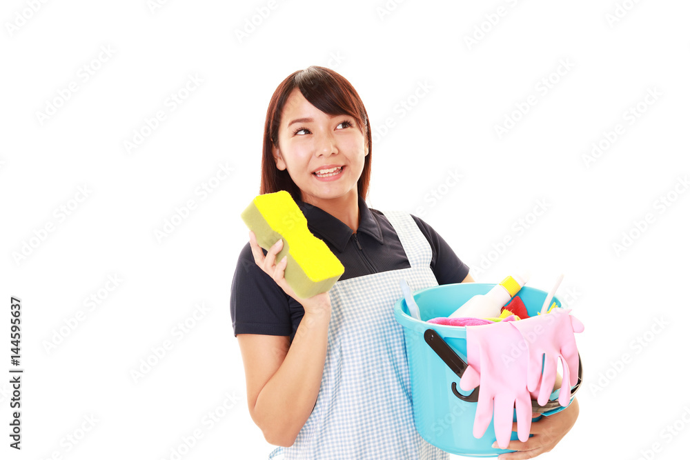 お掃除をする女性 お掃除をする女性