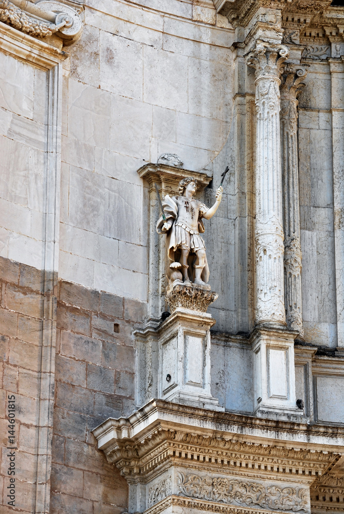 Detalle estatuas catedral de cadiz