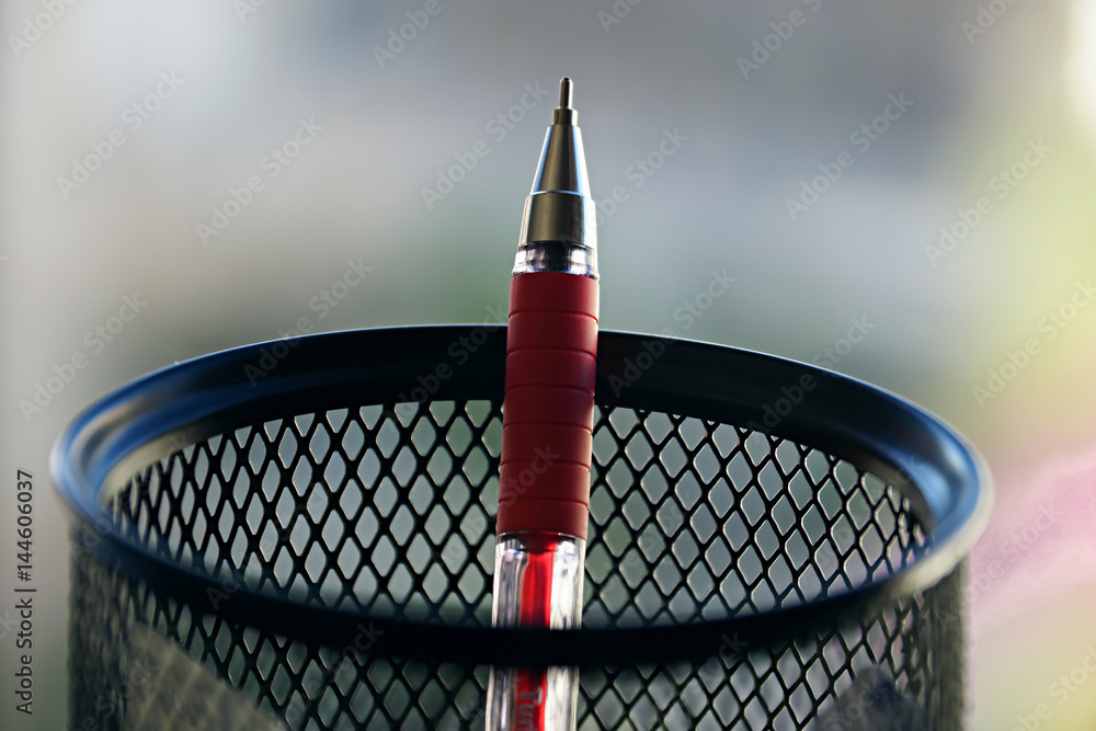 Εκτύπωση καμβά Red pen in penholder