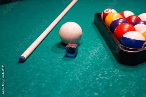 Obraz na plátně Billiard balls near by cue and chalk