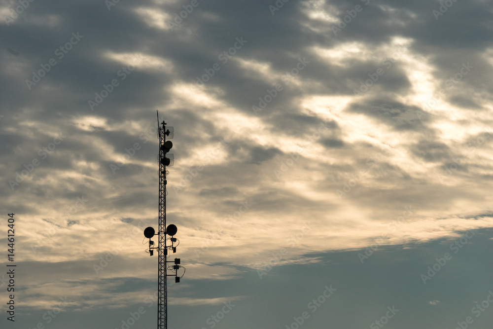 Obraz premium silhouette Communication tower with cloudy sky