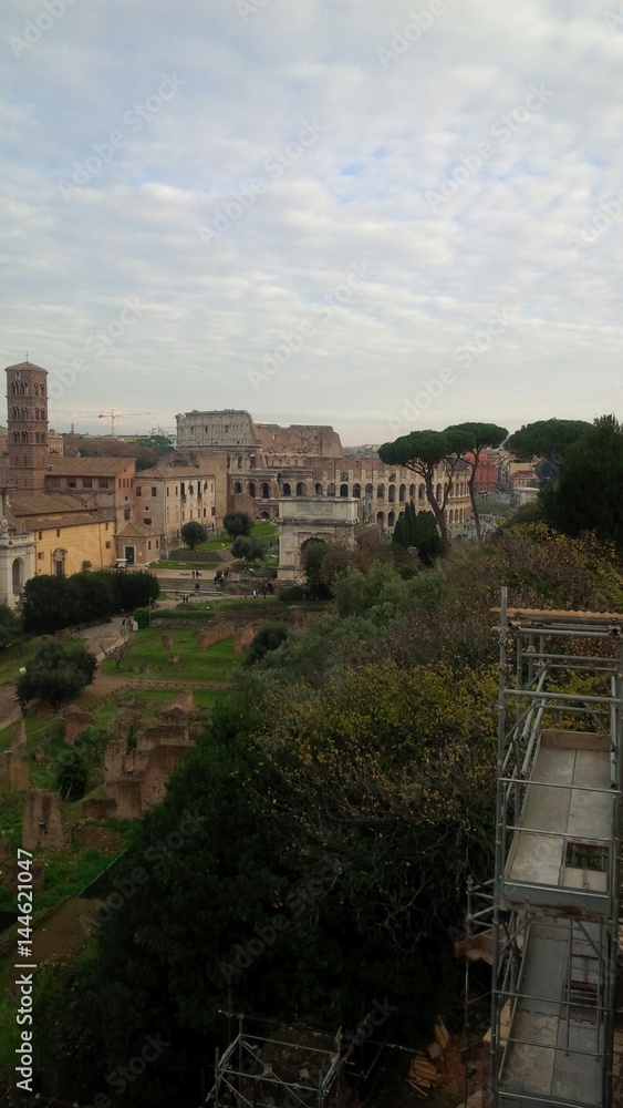 veduta del Colosseo e dei Fori