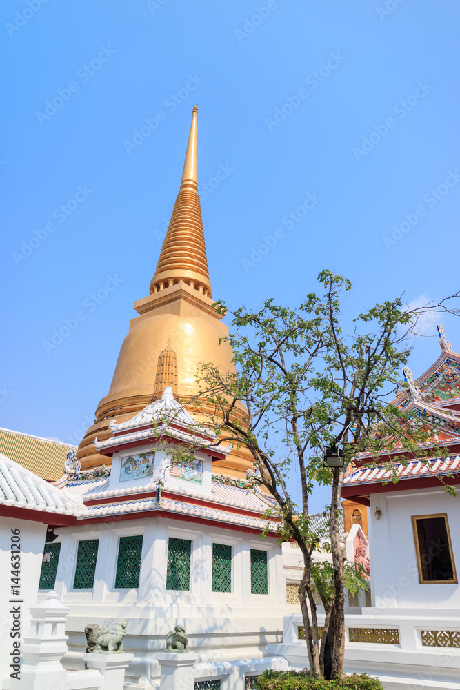 Wat Bowon Niwet Temple with golden pagoda near Khaosan Road, Bangkok, Thailand Wat Bowon Niwet Temple with golden pagoda near Khaosan Road, Bangkok, Thailand