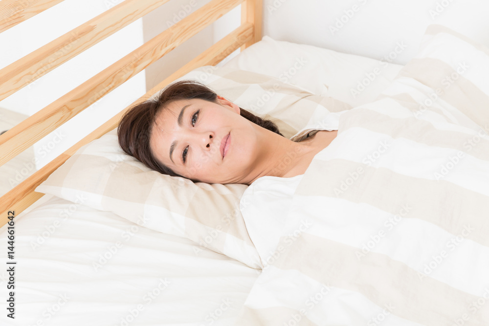 眠れないミドル女性 考える 眠れないミドル女性 考える