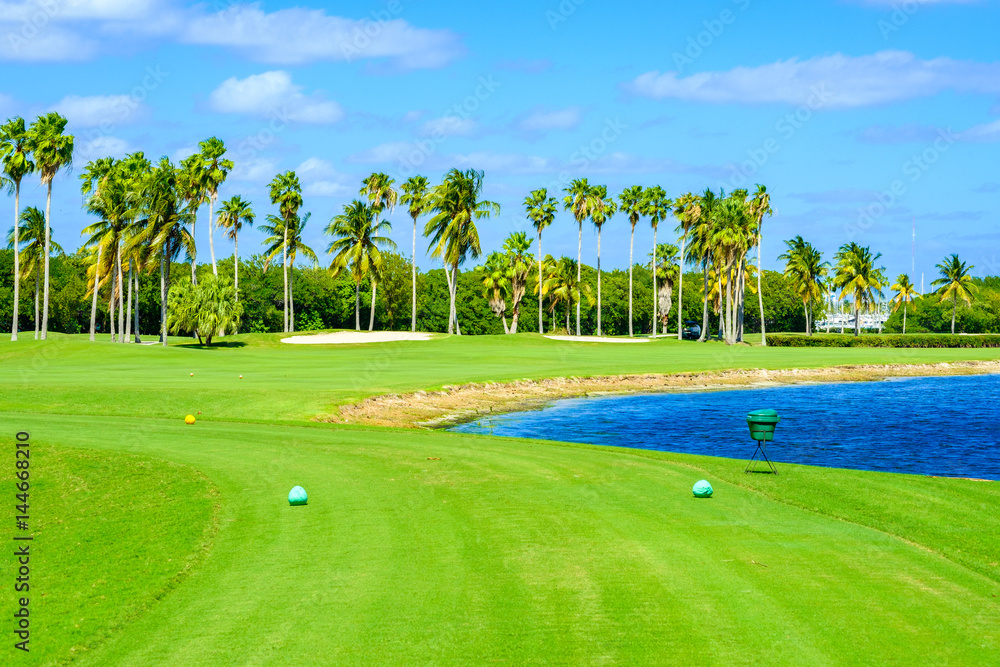 Obraz premium Beautiful golf course