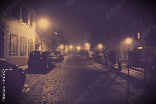 Valokuva Foggy street of the old city with cars