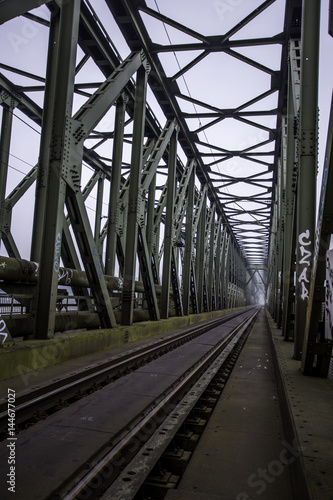Mainzer Südbrücke an einem regnerischen Morgen 