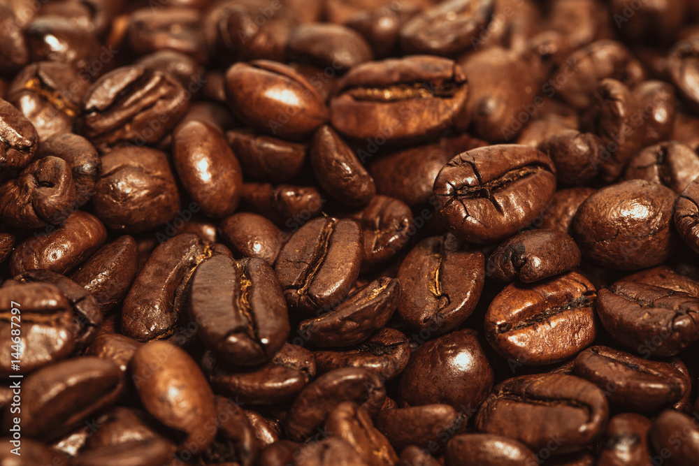 Fototapeta premium Dark many roasted coffee beans texture background