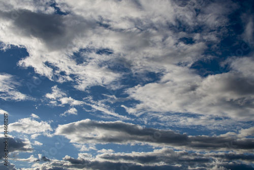 積雲といくらかの巻雲 © STUDIO_ORBIT01