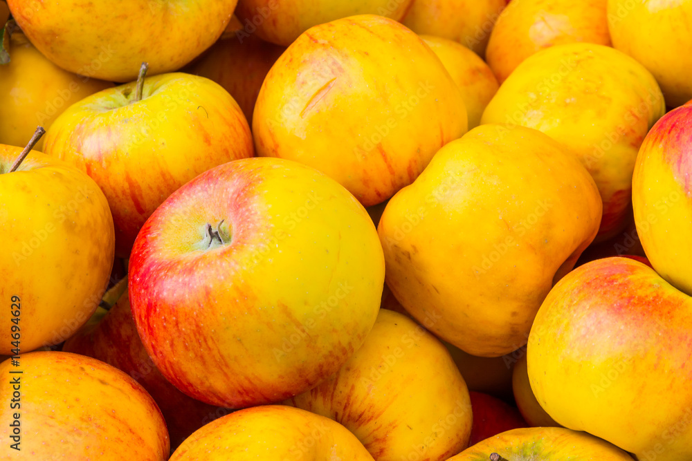 Apple Buch Yellow Red Market Selling Crate Closeup Macro Apple Buch Yellow Red Market Selling Crate Closeup Macro