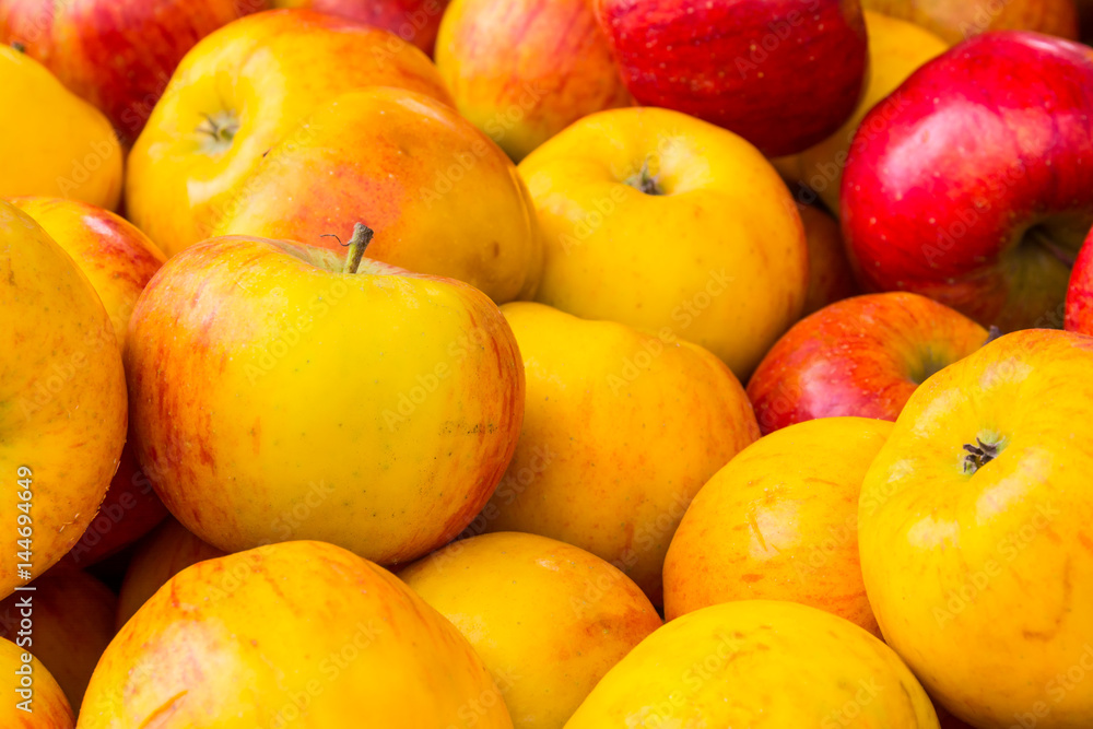 Apple Buch Yellow Red Market Selling Crate Closeup Macro Apple Buch Yellow Red Market Selling Crate Closeup Macro