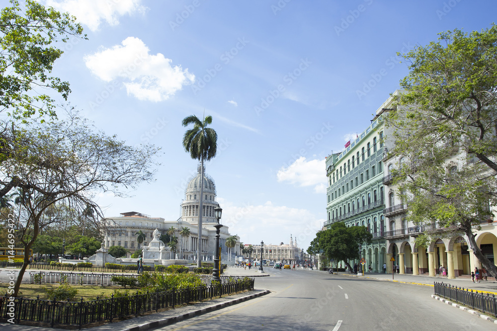 Fototapeta premium キューバ ハバナの街並み