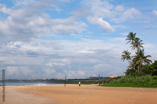 Бескрайний пляж Коггала на острове Шри-Ланка.