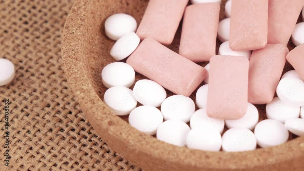 Mint tablets and chewing gum Mint tablets and chewing gum