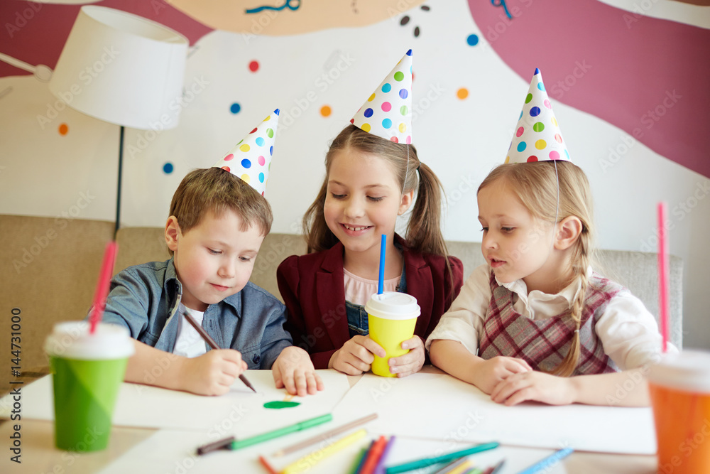 Fototapeta premium Creative kids drawing pictures with crayons and highlighters