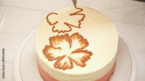 Chef painting flowers on the cake