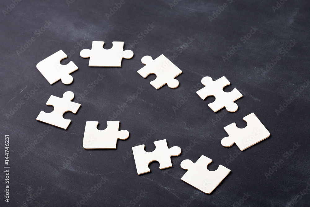 Obraz premium Business solution concept jigsaw on the blackboard