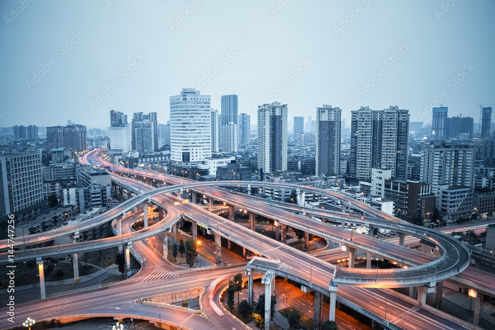 Naklejka premium city overpass at dusk