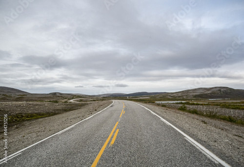 alleine auf der strasse in skandinavien